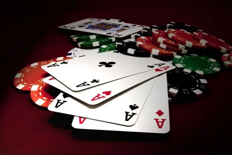 Gambaran antarmuka sportsbook dan live casino di kaptenlotre
